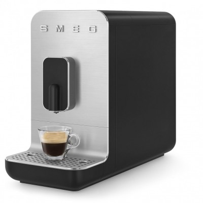 Автоматическая кофемашина Smeg BCC01BLMEU